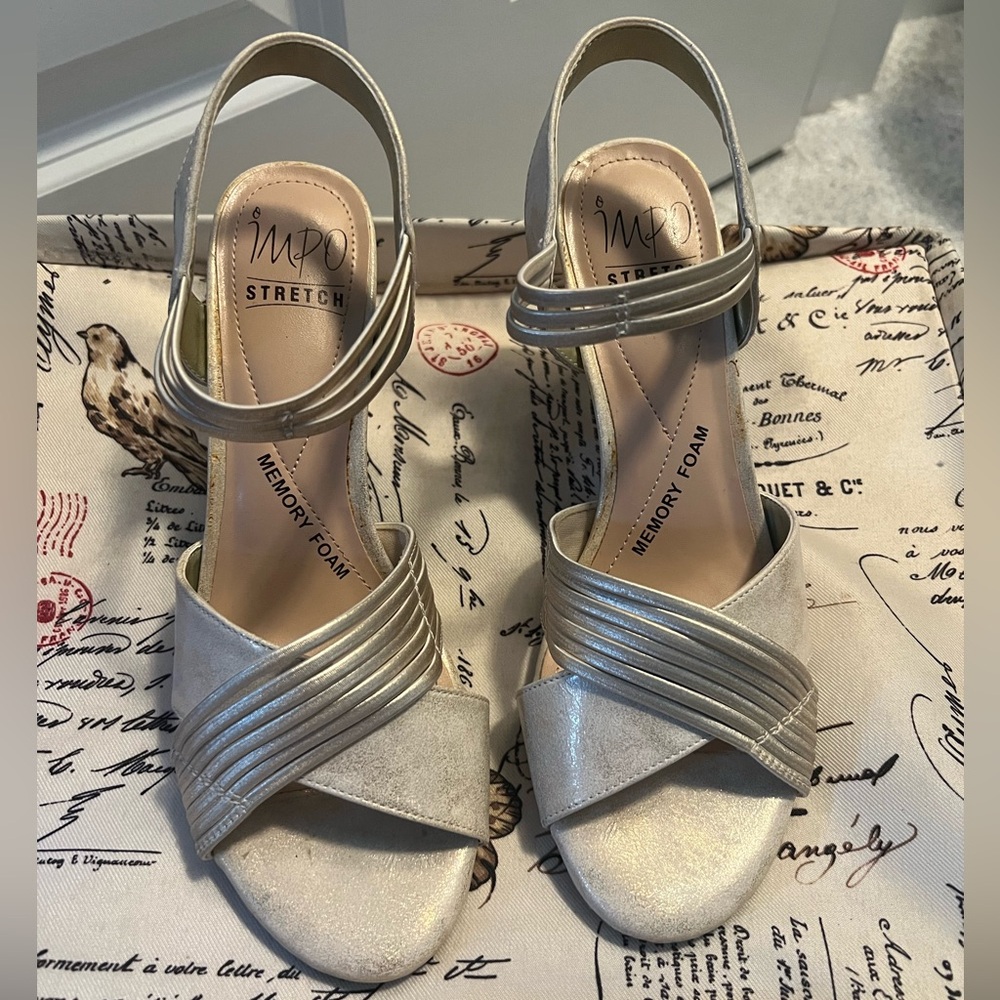 Impo stretch golden heel with memory foam, size 7.5